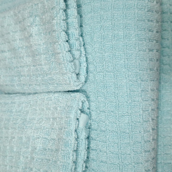 DKNY Towel Set - Picture 5 of 5